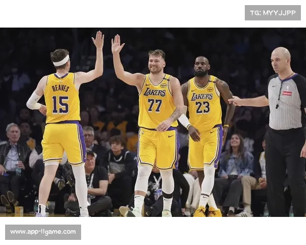 湖人快船德比无需多言，东契奇戴维斯焦点